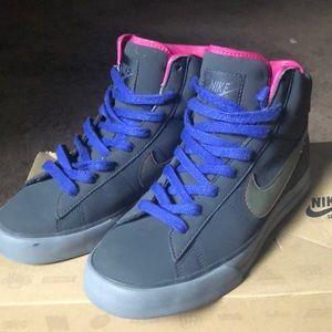 Nike BRS high tops gently used